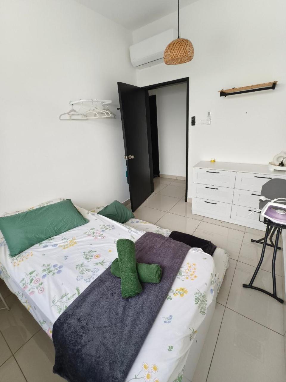 The Moon Homestay At פוטראג'איה מראה חיצוני תמונה